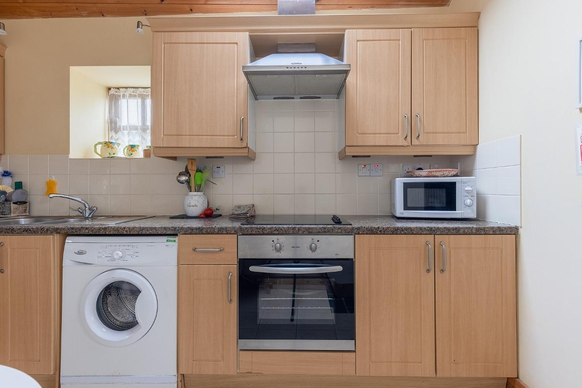 Kitts Redruth, King Size Bed, Woodburner Holiday home Redruth