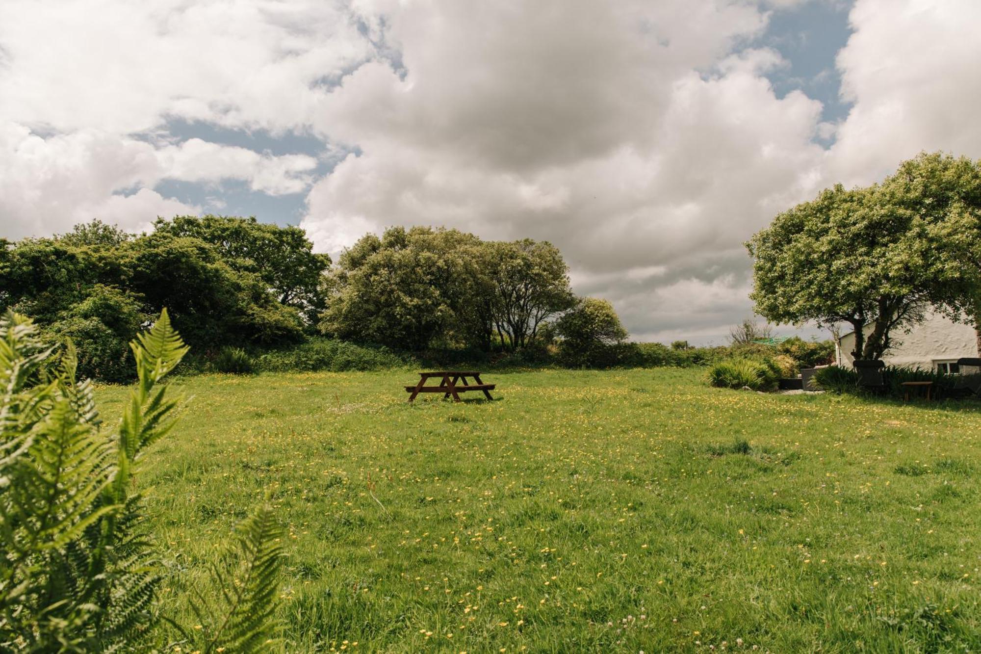 Kitts Redruth, King Size Bed, Woodburner Holiday home Redruth