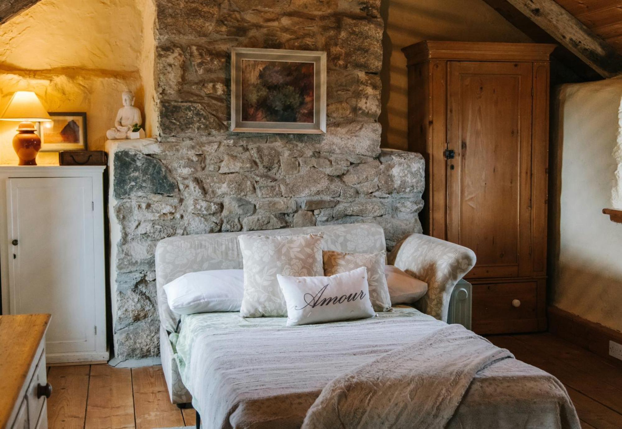 Kitts Redruth, King Size Bed, Woodburner Holiday home Redruth