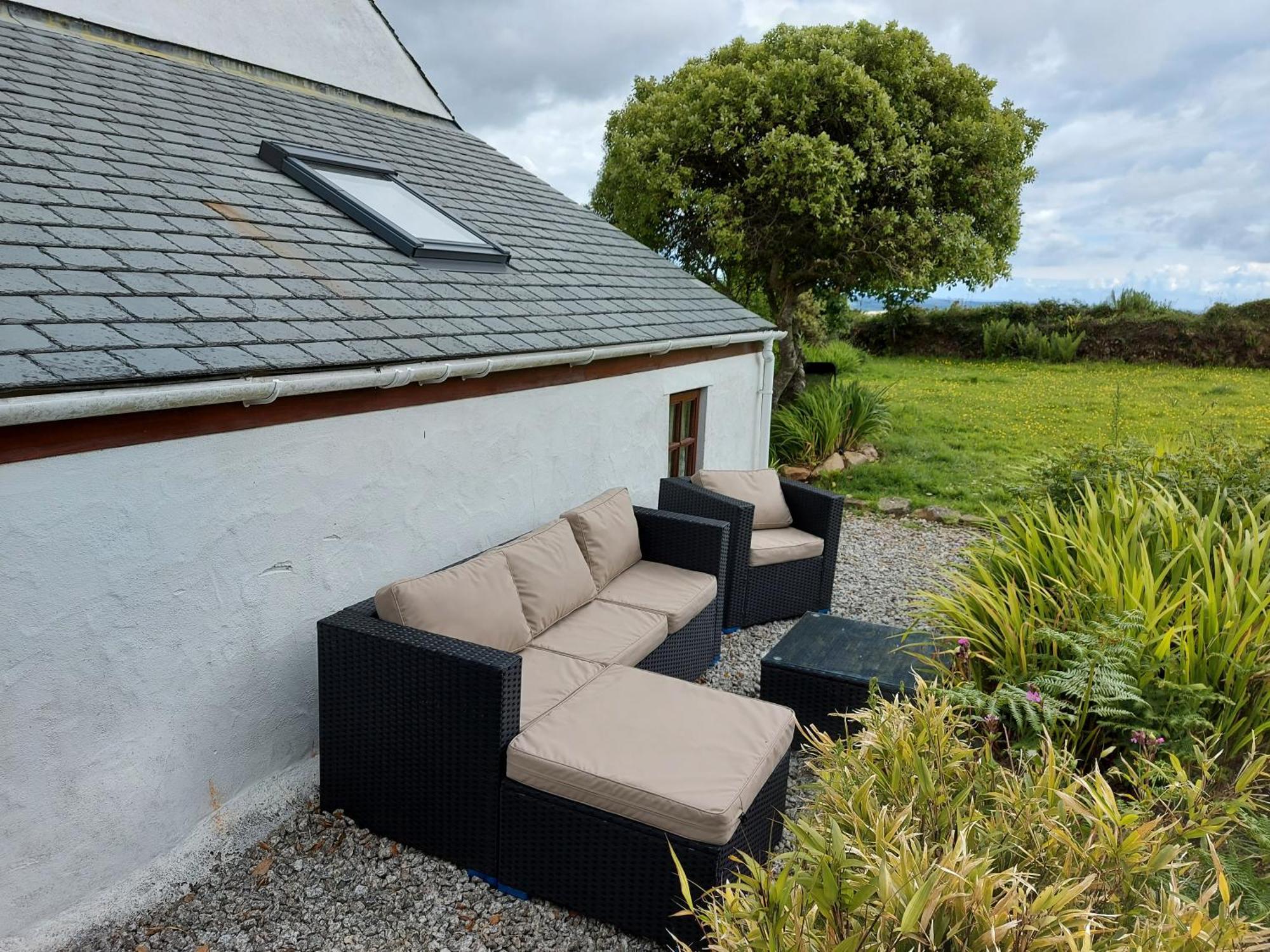 Kitts Redruth, King Size Bed, Woodburner Holiday home Redruth