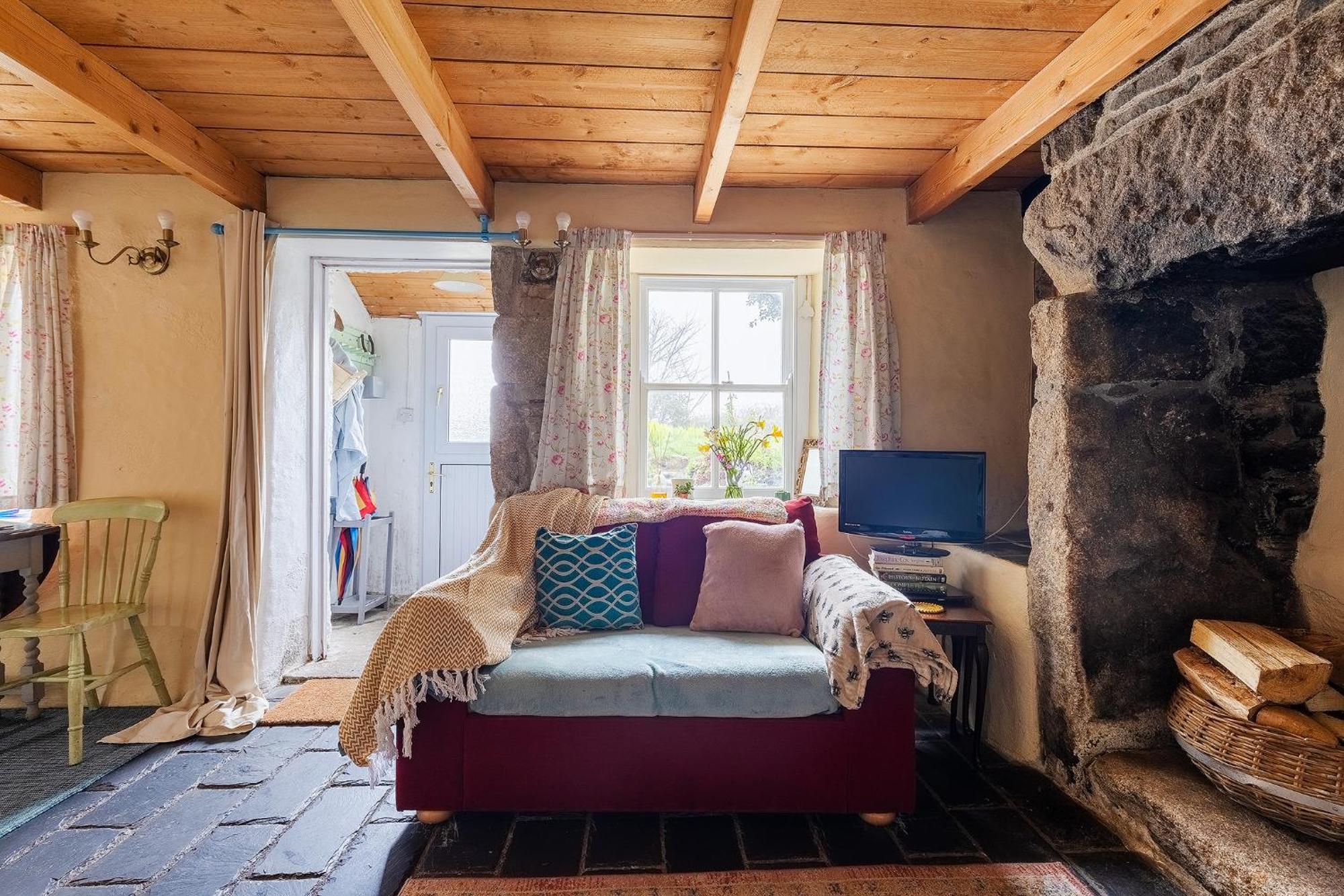 Kitts Redruth, King Size Bed, Woodburner *